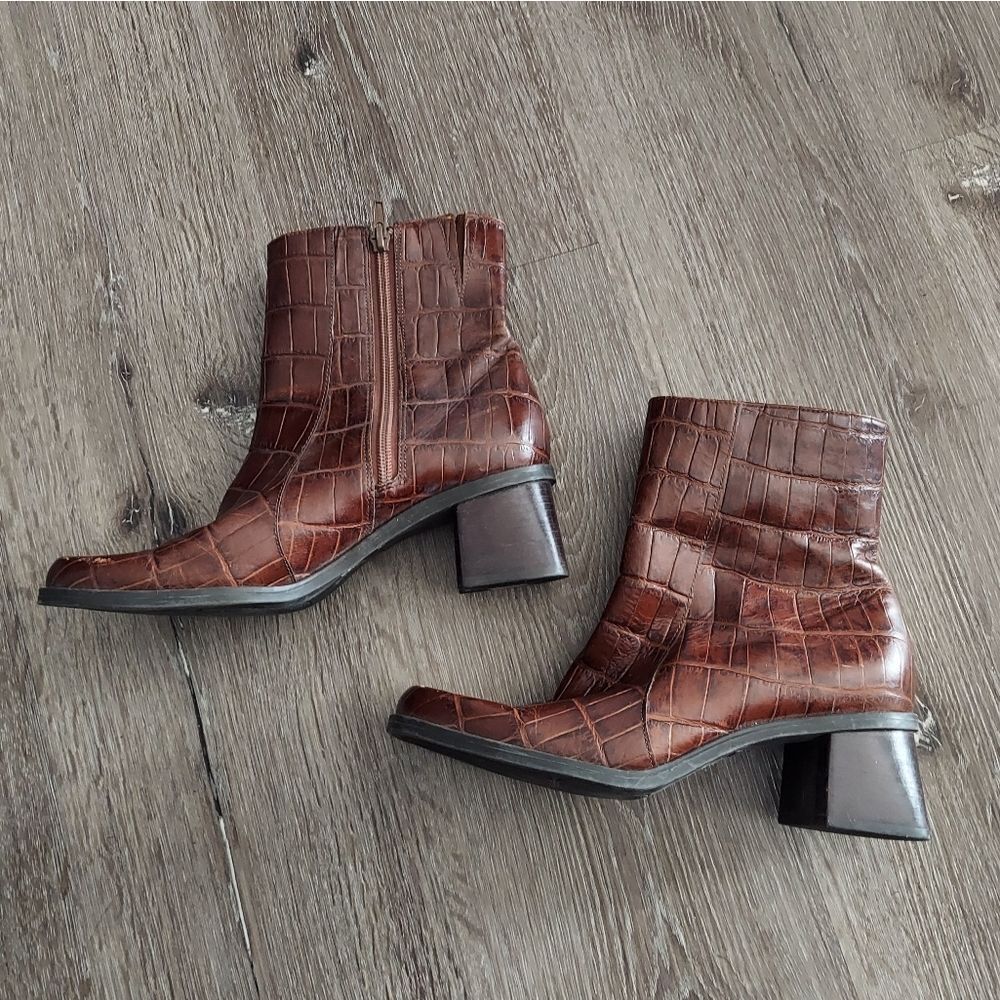 Vintage Naturalizer Elegant Brown Croc-Embossed Square Toe Ankle Boots 8M